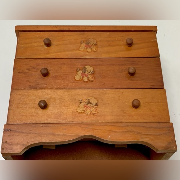 Mid Century Vtg Wooden Lithographed Puppy Dog 3 Drawer Doll Chest Dresser Trunk - Picture 12 of 13